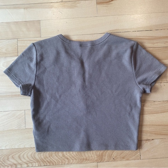 Aritzia top with button - Picture 2 of 3